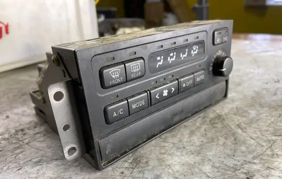 Toyota Land Cruiser (HDJ90) Climate control unit