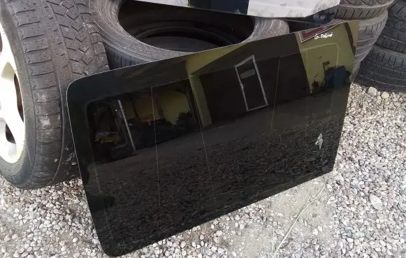 Volkswagen Multivan T5 Rear side window 7H5845332H