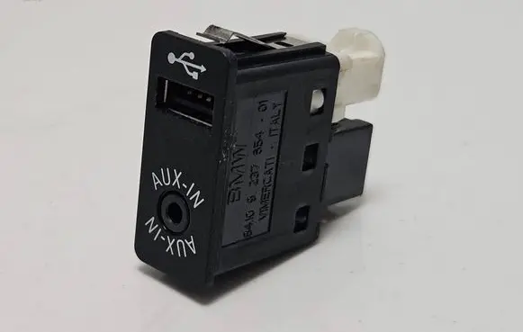 BMW 1 E82 E88 USB socket connector 9237654