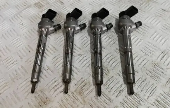 Volkswagen PASSAT B8 Fuel injector 0445110960 07H256C