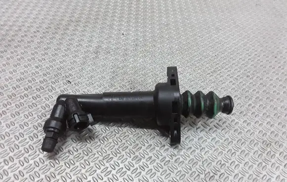 Clutch slave cylinder