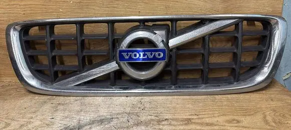 Volvo V70 Front bumper upper radiator grill 31283895