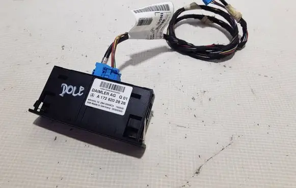 Mercedes-Benz SLK R172 USB socket connector 1728202826DDV A1728202826