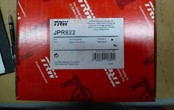 Ford Mondeo MK II Power steering pump JPR822