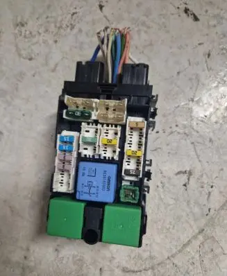Peugeot 508 Fuse module 9665490680