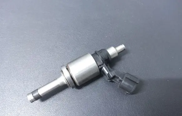 Nissan Pulsar Fuel injector 4350R0060