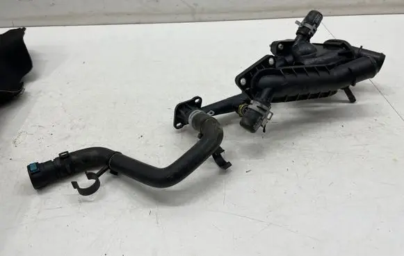 Ford Puma Thermostat/thermostat housing L1BG8575AA