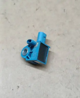 Volkswagen PASSAT B7 USA Airbag deployment crash/impact sensor 5K0959351A 5WK44270