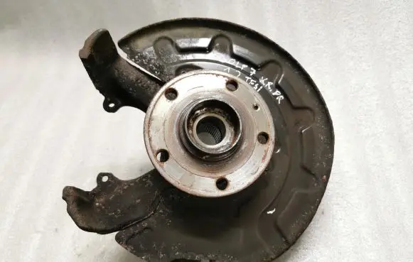 Volkswagen Golf VII Front wheel hub