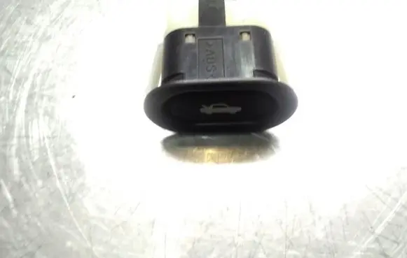 Saab 9-5 Tailgate/boot open switch button 4733440