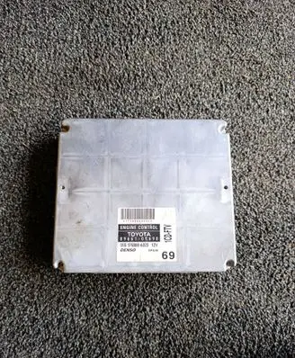 Toyota Avensis T250 Engine control unit/module 8966105690