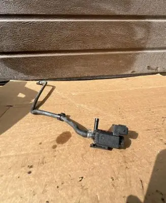 Jaguar XF X250 Engine mount vacuum valve 70435600 F299