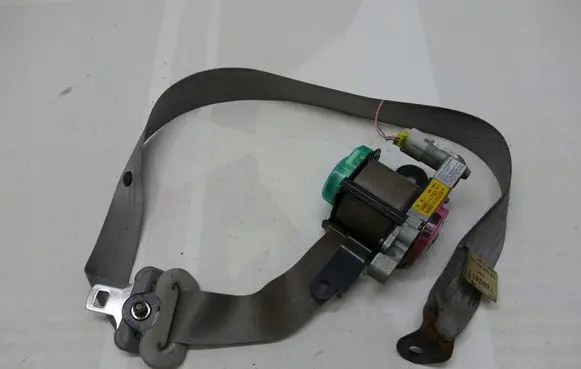Mazda Premacy Front seatbelt T89241