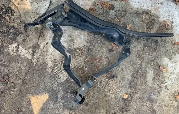 Mercedes-Benz C W204 Headlight/headlamp mounting bracket A204626045