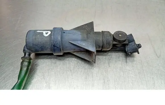 Audi A4 S4 B5 8D Windshield washer spray nozzle 