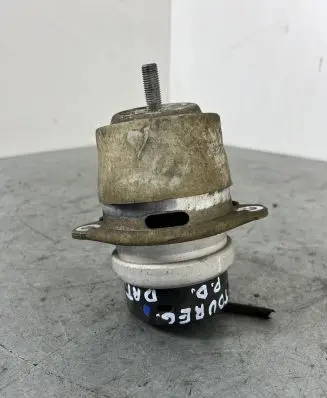 Volkswagen Touareg II Engine mount bracket 7L8199131F