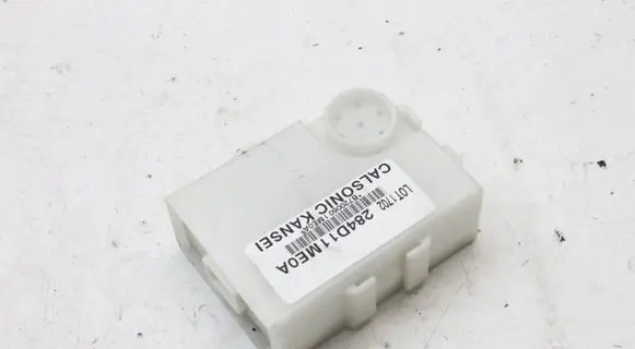 Infiniti M Y51 Door central lock control unit/module 284D11ME0A