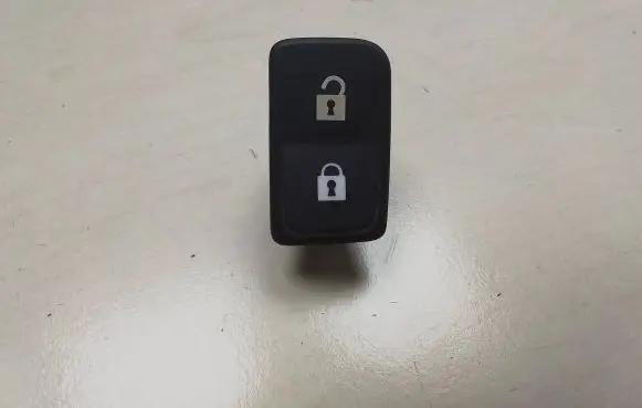 Volvo V50 Central locking switch button 0565832 701G370