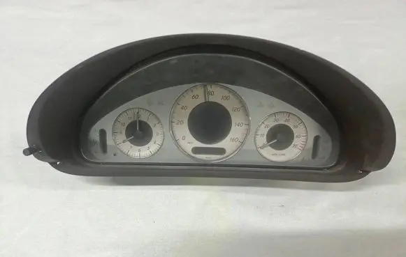 Mercedes-Benz CLK A209 C209 Speedometer (instrument cluster) A2095409811 87001551