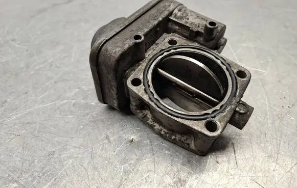 Opel Astra H Throttle valve 