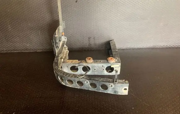 Audi A8 S8 D2 4D Fender mounting bracket 4D0821138AL
