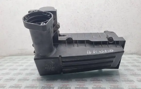 Volkswagen Golf Plus Air filter box 1K0129607R 1K0129601
