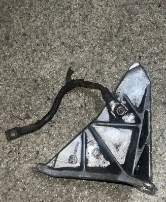 BMW 7 E32 Engine mounting bracket 1129806