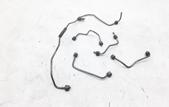 Fuel injector supply line/pipe