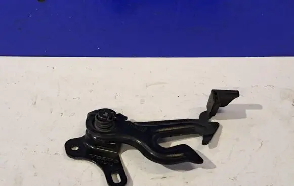Volvo S60 Engine bonnet/hood lock/latch loop/hook 31218611 31425791