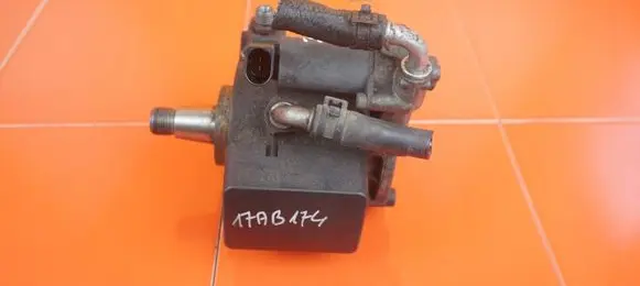 Skoda Fabia Mk2 (5J) Fuel injection high pressure pump 03L130755E 30XZ1