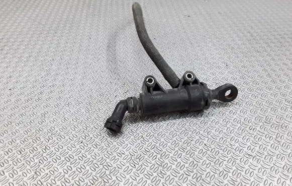 BMW 5 E39 Clutch master cylinder 21521165010