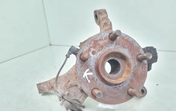 Front wheel hub spindle knuckle