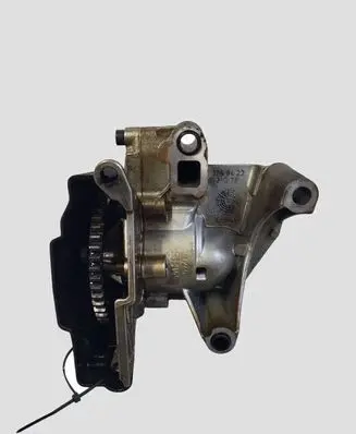 Volkswagen Polo V 6R Oil pump 03D115105 1780422