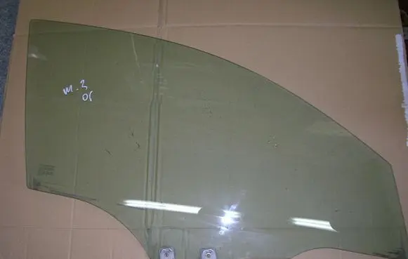 Mazda 3 I Sliding door window/glass 