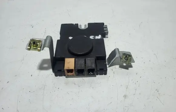 Audi A3 S3 8P Antenna control unit 8P3035225 12016100 AU350
