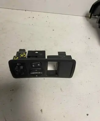 Toyota Corolla E120 E130 Wing mirror switch 777665 183574