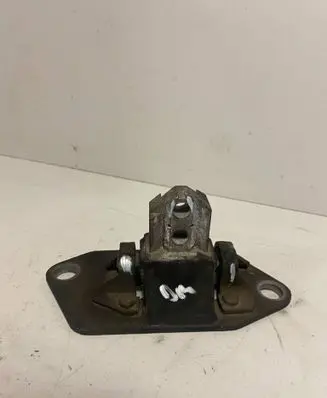 Volvo S60 Engine mount bracket 8624757