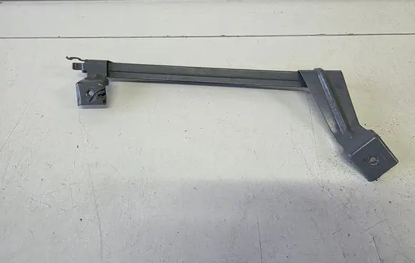 Nissan X-Trail T32 Rear door windshield rail 