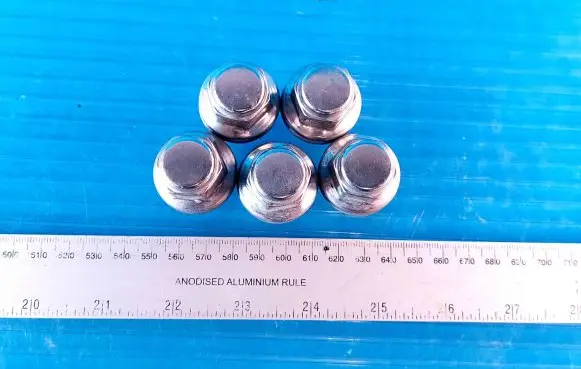 Toyota Sienna XL40 IV Wheel nut cap/cover 