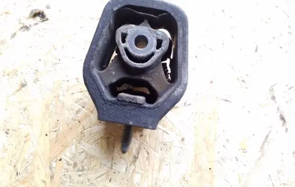 Mercedes-Benz B W245 Engine mount bracket