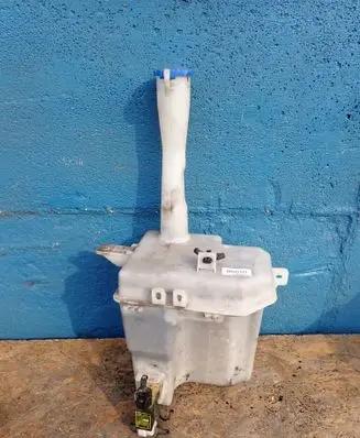 KIA Ceed Windshield washer fluid reservoir/tank 986101H101