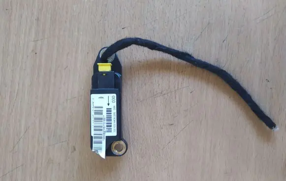 Mercedes-Benz S W220 Airbag deployment crash/impact sensor 2208204426