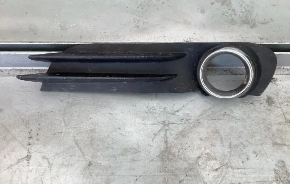 Chrysler Town u0026 Country V Front fog light trim/grill 68100706aa