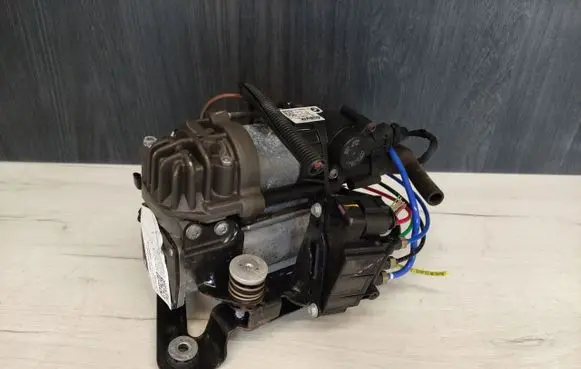 BMW 7 G11 G12 Air conditioning (A/C) compressor (pump) 6884682