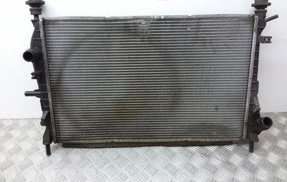 Ford Mondeo Mk III Coolant radiator 2S718005DC