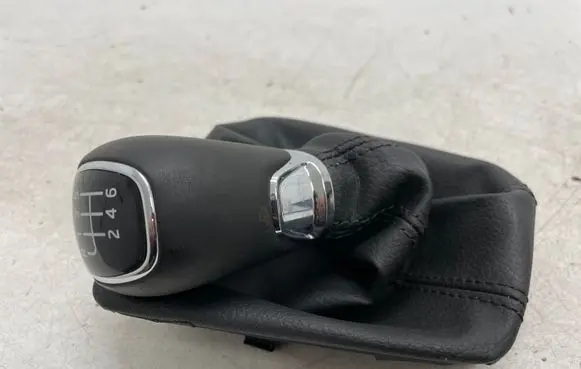 Skoda Octavia Mk4 Gear lever shifter trim leather/knob 5E8711113D
