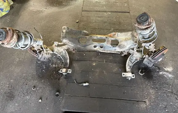 Subaru Impreza II Front axle beam