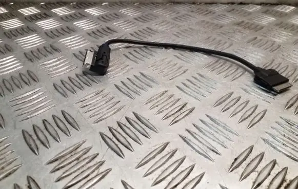 Audi Q5 SQ5 iPod connector socket 4F0051510K