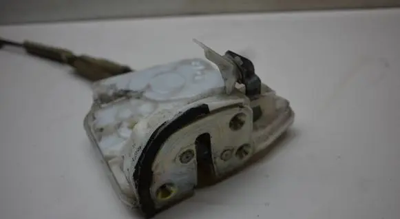 Mazda 6 Front door lock GS1D