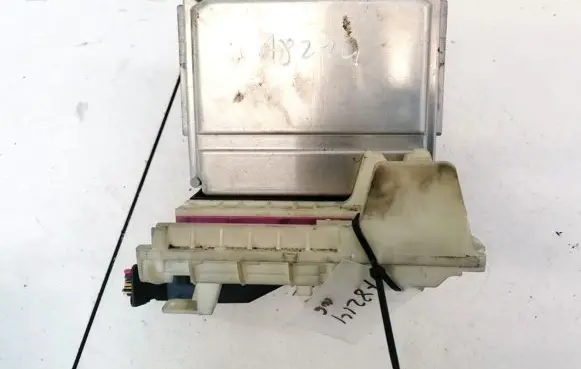Volvo S60 Engine control unit/module 08667710A 0000001267